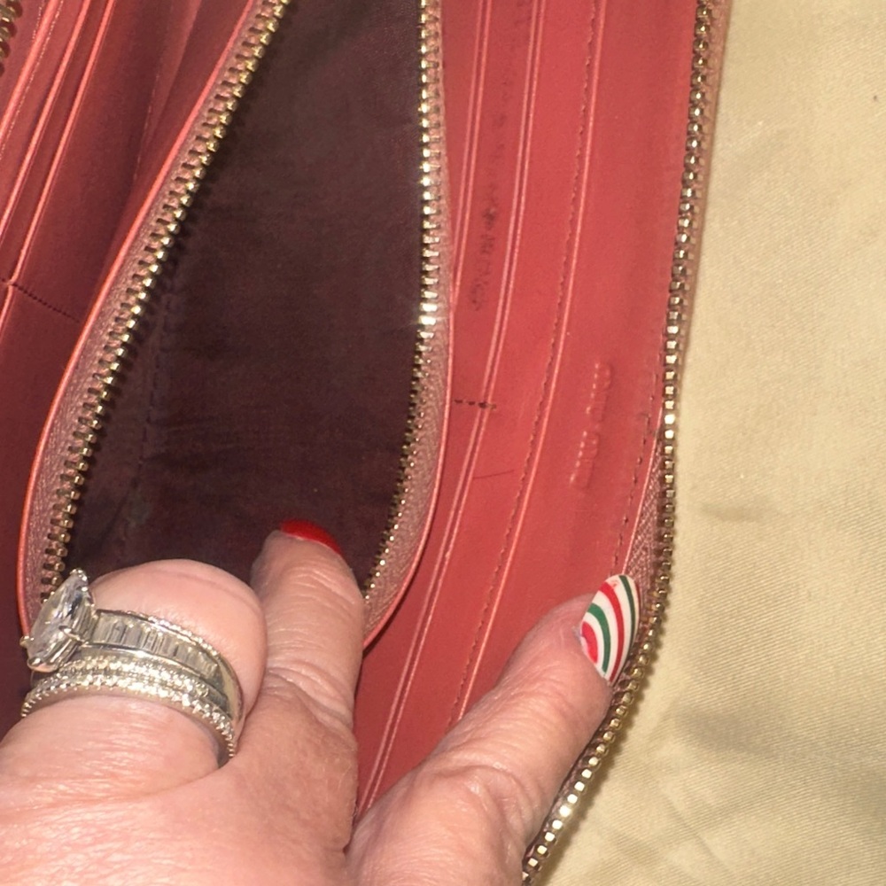 Miu Miu Coral Croc-Embossed Wallet - Picture 7 of 12